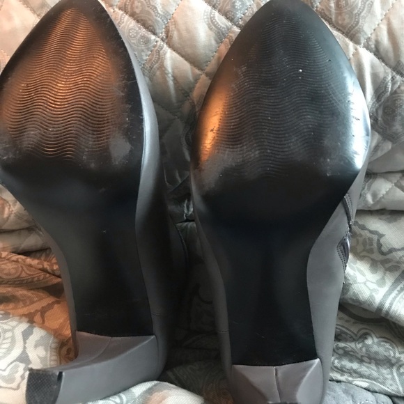 📌2/$20📌 Cynthia Rowley bootie pumps grey - Picture 6 of 7